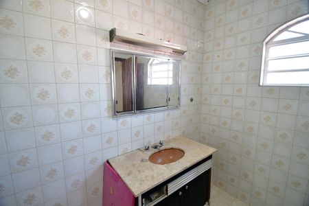 Casa à venda com 360m², 3 quartos e 3 vagasBanheiro da suíte