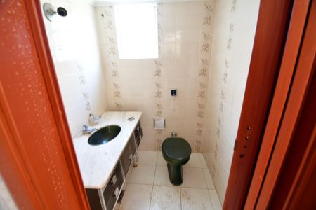 Banheiro de serviço de casa à venda com 3 quartos, 360m² em Jardim Santa Genebra, Campinas
