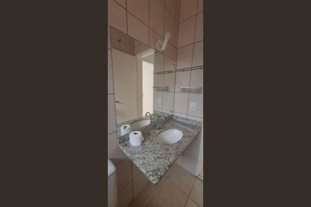 Banheiro de casa de condomínio para alugar com 3 quartos, 160m² em Residencial Jequitibá, Ribeirão Preto
