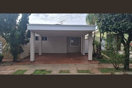 Fachada  de casa de condomínio para alugar com 3 quartos, 160m² em Residencial Jequitibá, Ribeirão Preto