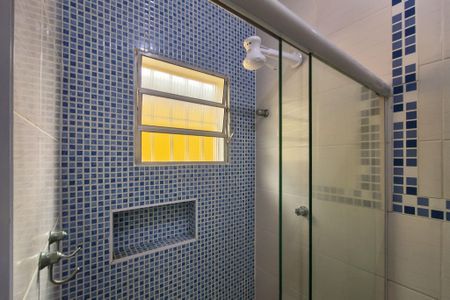 Banheiro de casa de condomínio para alugar com 1 quarto, 30m² em Vila Tupi, Praia Grande