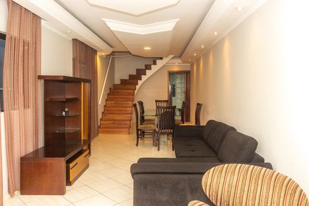 Casa para alugar com 4 quartos, 240m² em Vila do Castelo, São Paulo