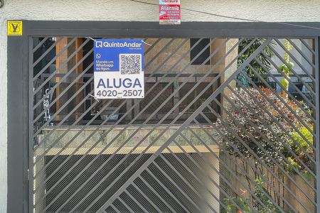 Fachada com Plaquinha Instalada de casa para alugar com 4 quartos, 240m² em Vila do Castelo, São Paulo