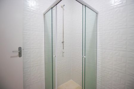 Banheiro de apartamento para alugar com 2 quartos, 66m² em Vista Alegre, Rio de Janeiro