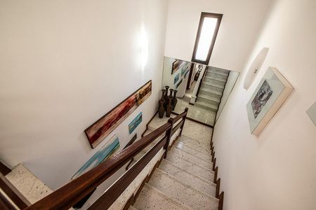 Casa para alugar com 230m², 4 quartos e 3 vagas Casa para alugar com 230m², 4 quartos e 3 vagasEscada