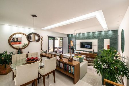 Casa para alugar com 230m², 4 quartos e 3 vagas Casa para alugar com 230m², 4 quartos e 3 vagasSala de Jantar