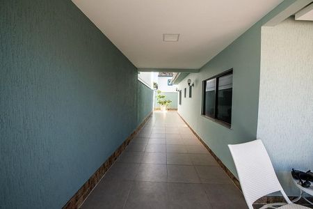 Casa para alugar com 230m², 4 quartos e 3 vagas Casa para alugar com 230m², 4 quartos e 3 vagasCorredor