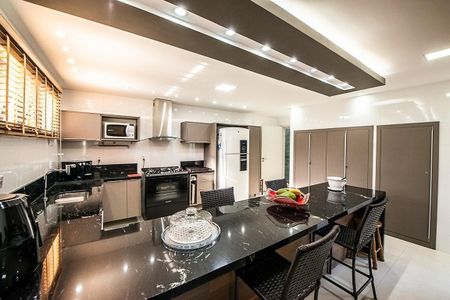 Casa para alugar com 230m², 4 quartos e 3 vagas Casa para alugar com 230m², 4 quartos e 3 vagasCozinha