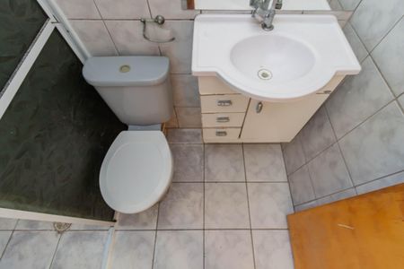 Banheiro de casa de condomínio para alugar com 2 quartos, 60m² em Vila Nova Curuca, São Paulo