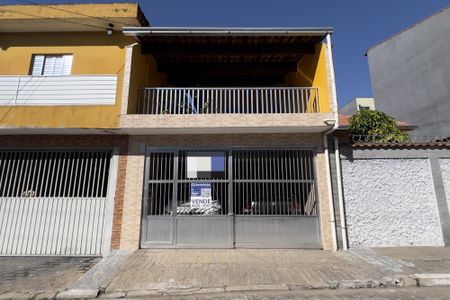 Fachada com placa grande de casa à venda com 4 quartos, 200m² em Vila Nossa Senhora de Fatima, Guarulhos