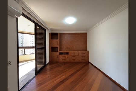 Sala de TV de apartamento para alugar com 3 quartos, 180m² em Indianópolis, São Paulo