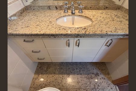 Banheiro da Suíte 1 de apartamento para alugar com 3 quartos, 180m² em Indianópolis, São Paulo