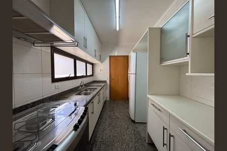 Cozinha de apartamento para alugar com 3 quartos, 180m² em Indianópolis, São Paulo