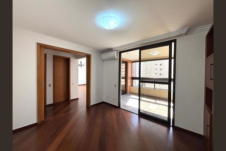Sala de TV de apartamento para alugar com 3 quartos, 180m² em Indianópolis, São Paulo