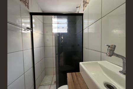 Banheiro Social de apartamento à venda com 2 quartos, 50m² em Cabral, Contagem