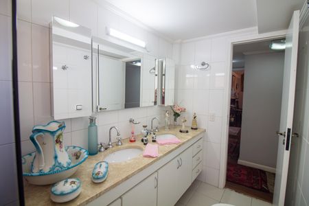 Apartamento à venda com 189m², 3 quartos e 2 vagas Apartamento à venda com 189m², 3 quartos e 2 vagasBanheiro