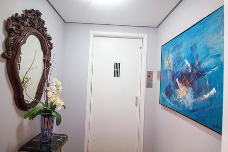 Apartamento à venda com 189m², 3 quartos e 2 vagas Apartamento à venda com 189m², 3 quartos e 2 vagasHall de Entrada
