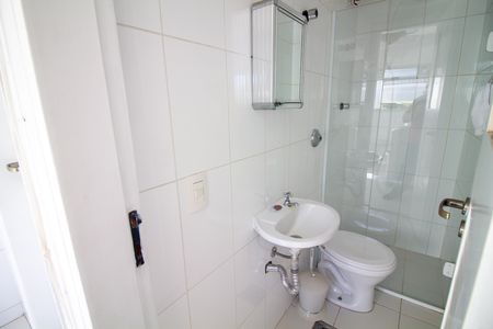 Apartamento à venda com 189m², 3 quartos e 2 vagas Apartamento à venda com 189m², 3 quartos e 2 vagasBanheiro de Serviço