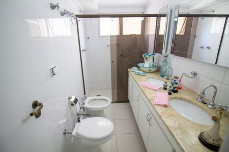 Apartamento à venda com 189m², 3 quartos e 2 vagas Apartamento à venda com 189m², 3 quartos e 2 vagasBanheiro