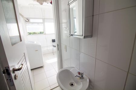 Apartamento à venda com 189m², 3 quartos e 2 vagas Apartamento à venda com 189m², 3 quartos e 2 vagasBanheiro de Serviço