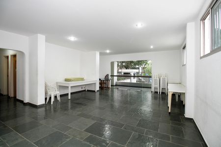 Apartamento à venda com 135m², 3 quartos e 3 vagas Apartamento à venda com 135m², 3 quartos e 3 vagasÁrea Comum - Salão de Festas
