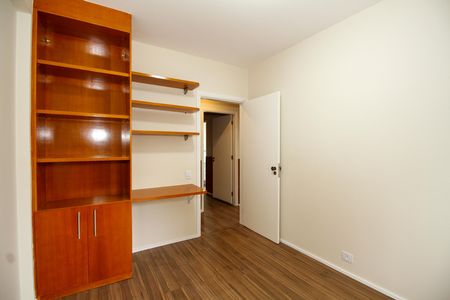 Apartamento à venda com 135m², 3 quartos e 3 vagas Apartamento à venda com 135m², 3 quartos e 3 vagasQuarto 1