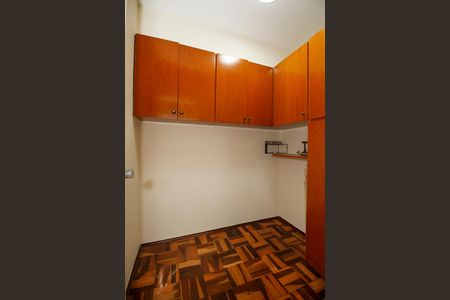 Apartamento à venda com 135m², 3 quartos e 3 vagas Apartamento à venda com 135m², 3 quartos e 3 vagasQuarto de Serviço