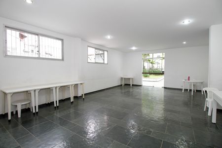 Apartamento à venda com 135m², 3 quartos e 3 vagas Apartamento à venda com 135m², 3 quartos e 3 vagasÁrea Comum - Salão de Festas