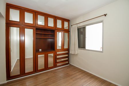 Apartamento à venda com 135m², 3 quartos e 3 vagas Apartamento à venda com 135m², 3 quartos e 3 vagasSuíte