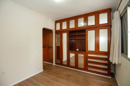 Apartamento à venda com 135m², 3 quartos e 3 vagas Apartamento à venda com 135m², 3 quartos e 3 vagasSuíte
