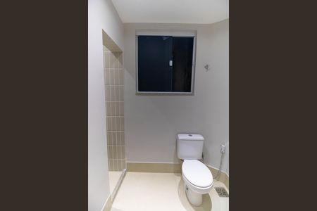 Banheiro de kitnet/studio para alugar com 1 quarto, 30m² em Centro, Niterói