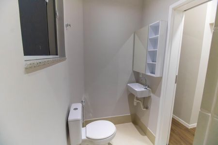 Banheiro de kitnet/studio para alugar com 1 quarto, 30m² em Centro, Niterói