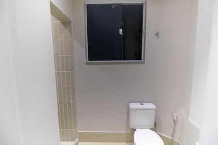 Banheiro de kitnet/studio para alugar com 1 quarto, 30m² em Centro, Niterói