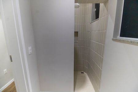 Banheiro de kitnet/studio para alugar com 1 quarto, 30m² em Centro, Niterói