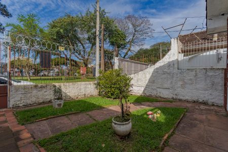 Quintal de casa à venda com 3 quartos, 320m² em Sarandi, Porto Alegre