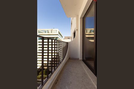 Apartamento à venda com 75m², 2 quartos e 1 vaga Apartamento à venda com 75m², 2 quartos e 1 vagaVaranda