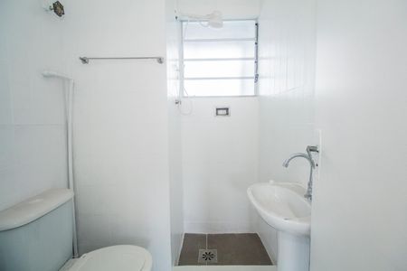 Banheiro de apartamento para alugar com 2 quartos, 49m² em Guadalupe, Rio de Janeiro