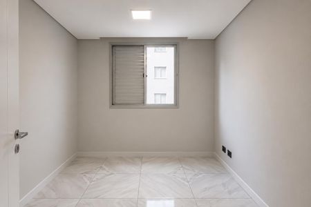 Quarto 2 de apartamento para alugar com 2 quartos, 45m² em Parque Cisper, São Paulo