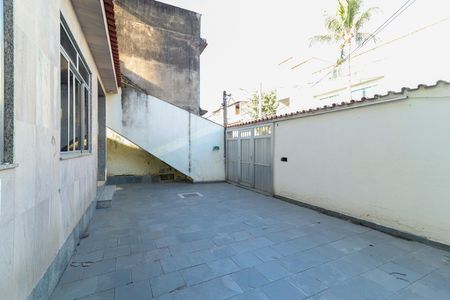 Garagem de casa para alugar com 3 quartos, 120m² em Realengo, Rio de Janeiro