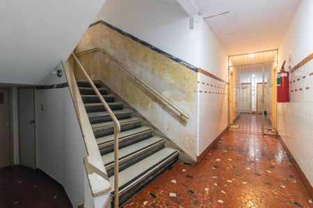Apartamento à venda com 65m², 2 quartos e sem vaga Apartamento à venda com 65m², 2 quartos e sem vagaEscadas