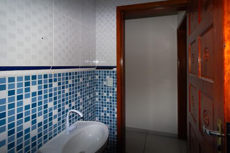 Banheiro de casa para alugar com 1 quarto, 45m² em Vila Nova York, São Paulo