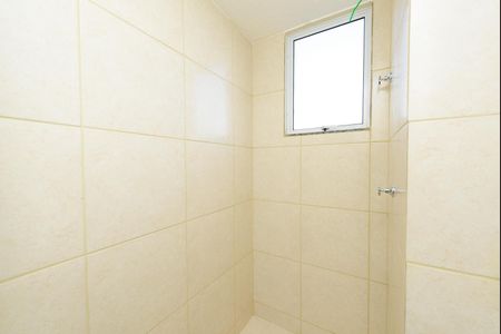Banheiro de apartamento para alugar com 2 quartos, 45m² em Bairro da Glória, Contagem