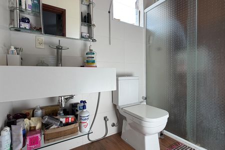 Banheiro de casa de condomínio para alugar com 3 quartos, 110m² em Macuco, Santos