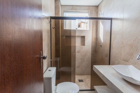 Banheiro Social de kitnet/studio para alugar com 1 quarto, 50m² em Santa Tereza, Belo Horizonte