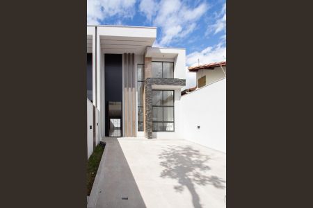 Fachada de casa à venda com 4 quartos, 180m² em Planalto, Belo Horizonte