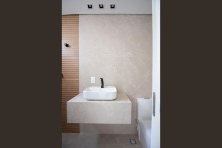 Banheiro da Suíte de casa à venda com 4 quartos, 180m² em Planalto, Belo Horizonte