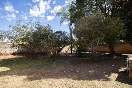 Casa de condomínio à venda com 303m², 2 quartos e 4 vagasQuintal