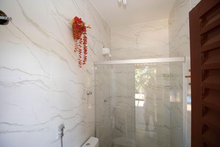 Casa de condomínio à venda com 303m², 2 quartos e 4 vagasBanheiro Social