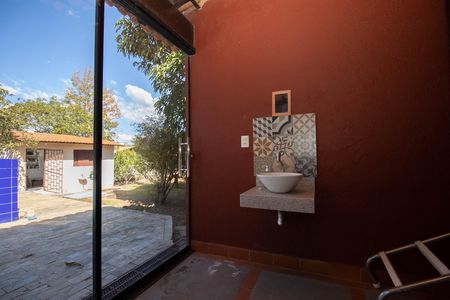 Casa de condomínio à venda com 303m², 2 quartos e 4 vagasBanheiro