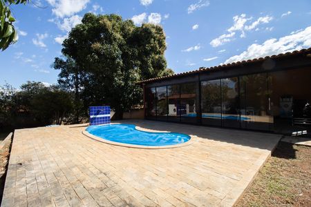 Casa de condomínio à venda com 303m², 2 quartos e 4 vagasPiscina